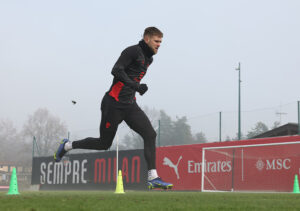 nebbiolina-e-sole-oggi-a-milanello-rossoneri-subito-al-lavoro