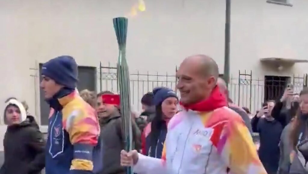 allegri-tedoforo-gran-folla-a-borgomanero