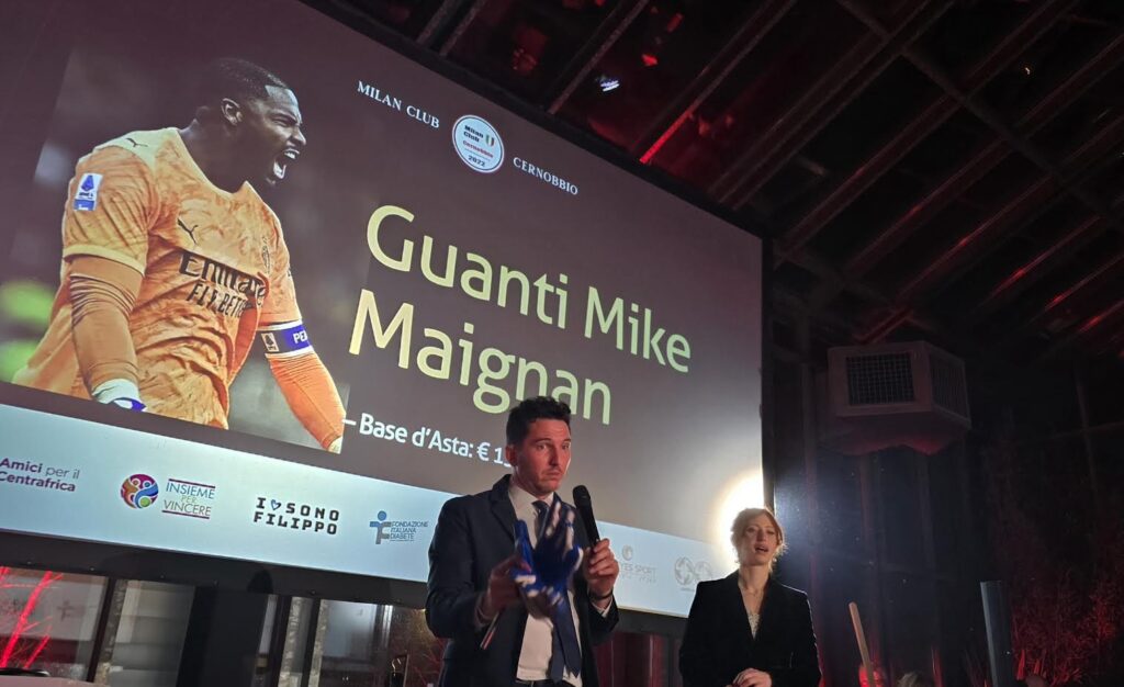 mike-maignan-guanti-milan-club-cernobbio-asta