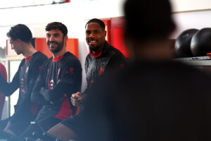 maignan-svilar-la-sfida-fra-i-due-portieri-top-della-serie-a