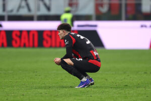 tiktok-il-popolo-rossonero-insorge-calcio-al-difensore-e-rigore-contro-il-milan