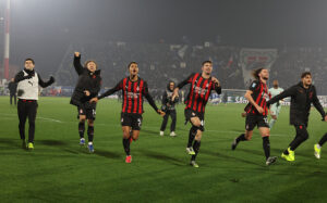 como-coro-giocatori-tifosi-milan-unico-amore-sei