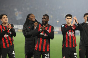 finale-rovente-a-como-leao-coinvolto-e-partecipe-allegri-lo-calma