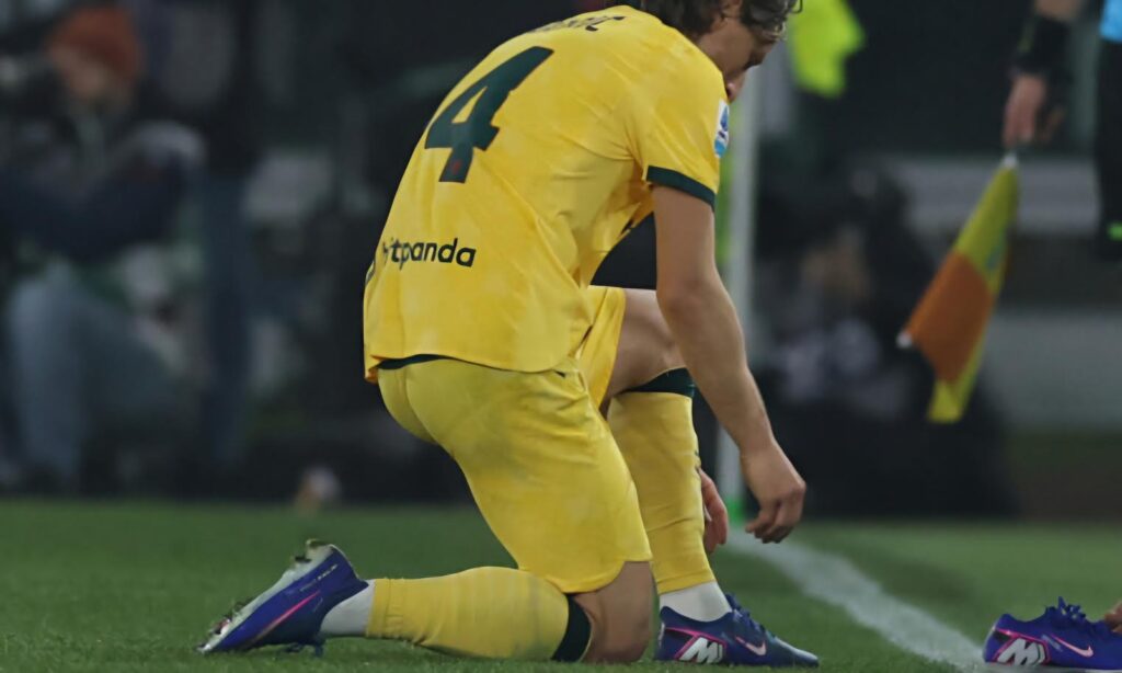 modric-scarpa-da-cambiare-e-larbitro-e-comprensivo