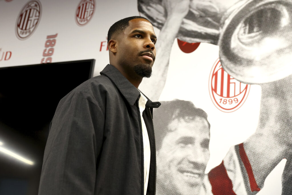 Mike Maignan Extends Contract With AC Milan