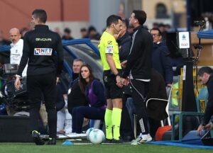 adani-un-giocatore-sulle-spalle-di-un-altro-il-var-e-morto