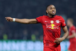 il-lipsia-sul-campo-del-bayern-ecco-gli-auguri-di-nkunku