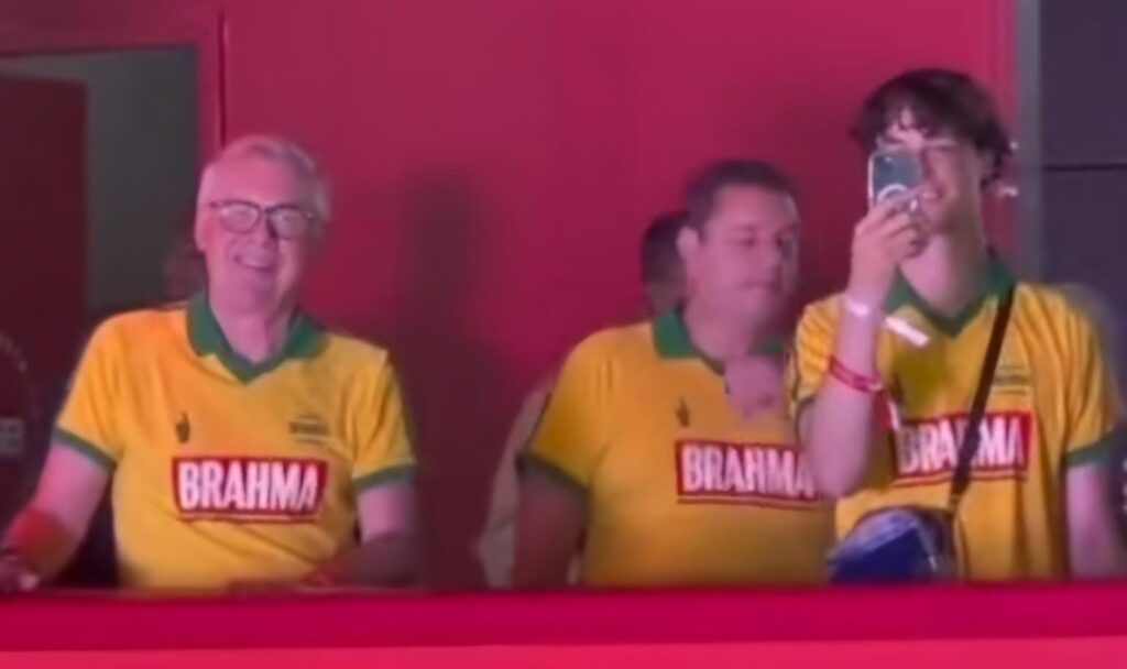 carlo-ancelotti-sempre-a-suo-agio-anche-da-protagonista-al-carnevale