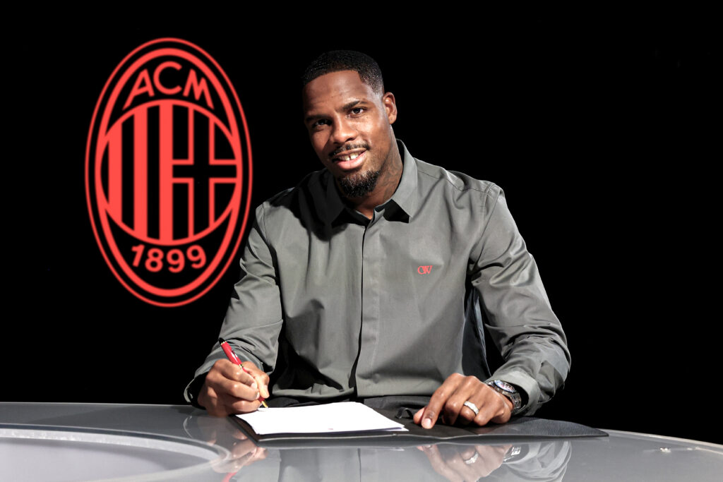 Mike Maignan Extends Contract With AC Milan