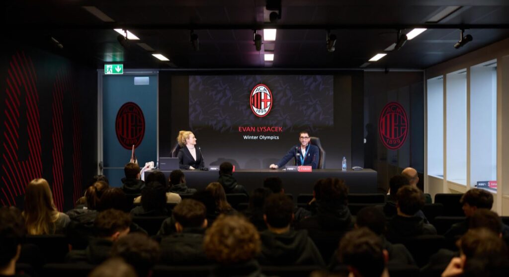 a-casa-milan-lincontro-tra-i-campioni-olimpici-e-i-giovani-rossoneri