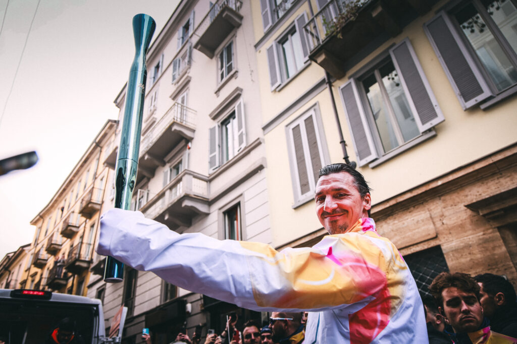 ibra-tedoforo-milano-provo-a-restituirti-quello-che-posso