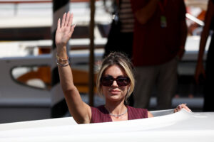 ex-milan-el-sha-guida-e-ludovica-pagani-canta-emma