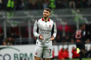 sosta-4-giocatori-in-piu-a-milanello-loftus-leao-gabbia-e-gimenez