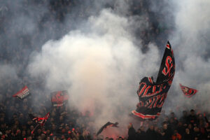 tifosi-rossoneri-a-roma-canti-e-cori-anche-dopo-la-sconfitta