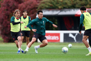 Ieri doveva essere riposo, ma la squadra si è ritrovata a Milanello. Oggi doveva essere doppio allenamento e invece...