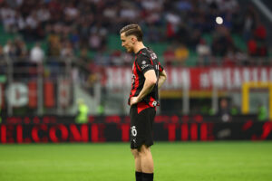 casa-rossonera-il-milan-cammina