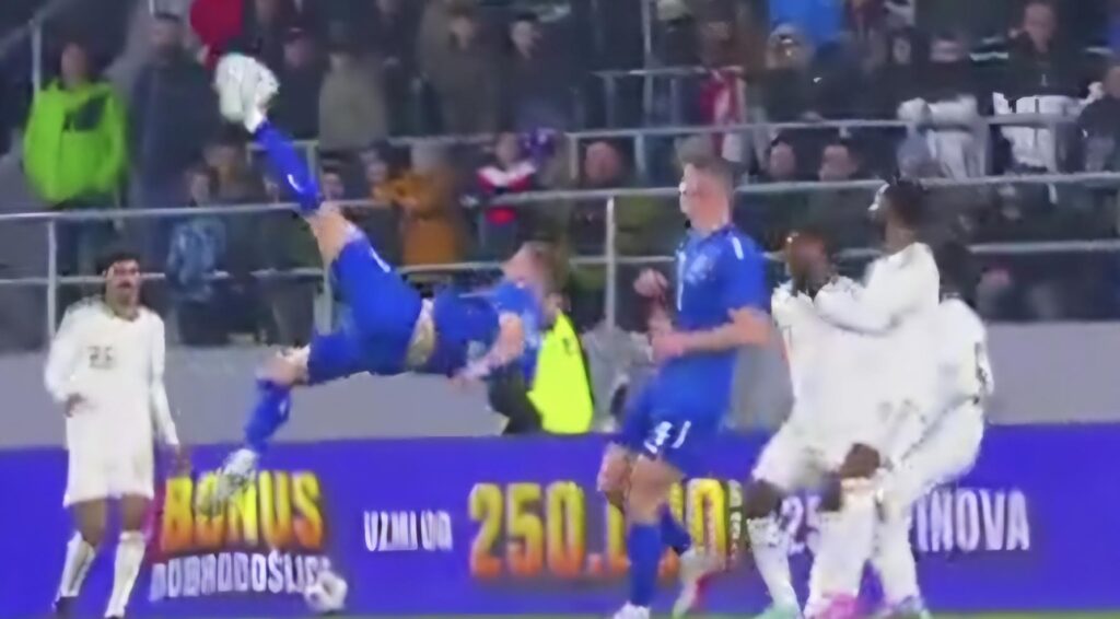 pavlovic-gol-rovesciata-strahinja-pavlovic