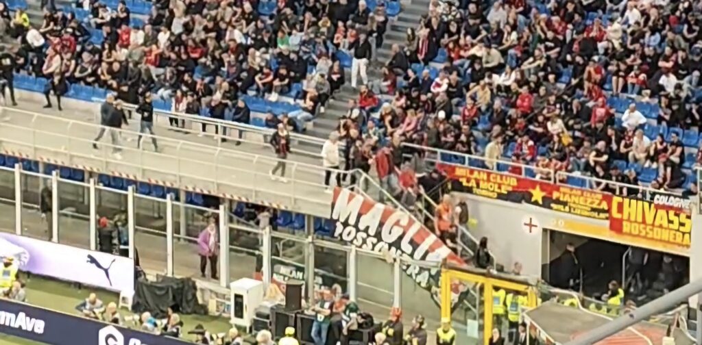 anche-basta-i-tifosi-del-milan-escono-ben-prima-del-fischio-finale